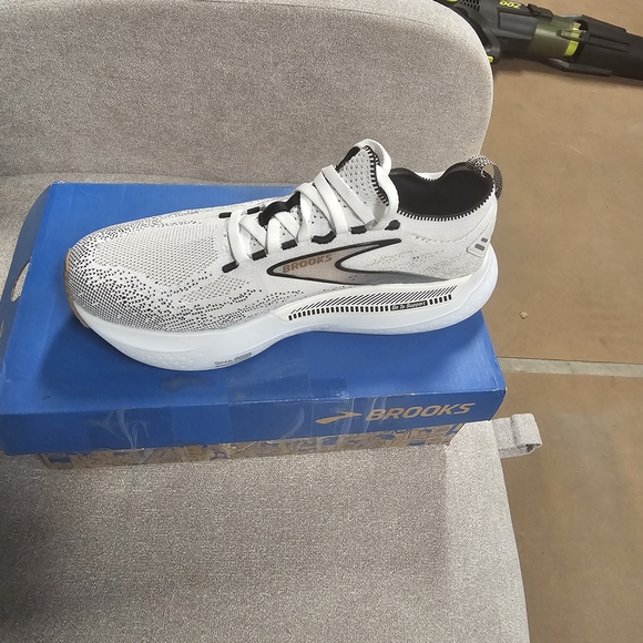 Brooks Glycerin GTS 21 STEALTH MODE - Picture 2 of 4